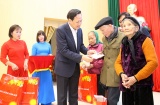 Bộ trưởng Đào Ngọc Dung tặng quà Tết Giáp Thìn huyện Lý Nhân (tỉnh Hà Nam)