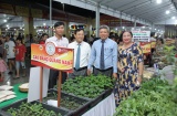 Quyền Chủ tịch UBND tỉnh Quảng Nam Hồ Quang Bửu thăm gian hàng trưng bày của Trường Cao đẳng Quảng Nam tại Techfest Quảng Nam 2024