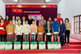 Ngân hàng Chính sách xã hội thành phố Hà Nội chia sẻ yêu thương với người nghèo và các đối tượng chính sách nhân dịp Xuân Giáp Thìn 2024