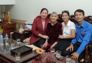 Trường Cao đẳng Quảng Nam thăm hỏi, động viên các Mẹ Việt Nam Anh hùng nhân Kỷ niệm 77 năm Ngày Thương binh Liệt sỹ