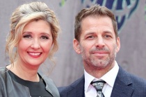 Đạo diễn Zack Snyder bỏ dở bom tấn vì con gái tự tử