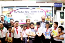 Các nhà tài trợ Singapore hỗ trợ học sinh Việt Nam tiếp cận với sách và thiết bị đa phương tiện