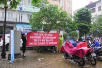 Cư dân chung cư Starcity 81 Lê Văn Lương, Hà Nội đội mưa đòi quỹ bảo trì