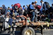 Hàng nghìn người di cư ồ ạt “đổ bộ”, Mỹ sẵn sàng bảo vệ biên giới