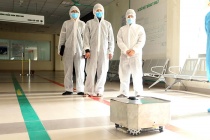 Chế tạo thành công robot lau sàn khử khuẩn phòng bệnh cách ly 