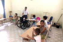 Người thầy đam mê việc dạy  văn hóa cho trẻ em khuyết tật