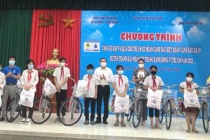 Hà Nội tặng quà cho trẻ em có hoàn cảnh khó khăn huyện Thanh Oai 