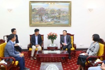 Deputy Minister Le Van Thanh receives Vice General Director of LG Display Vietnam