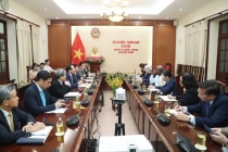 Minister Dao Ngoc Dung receives the ILO General Director