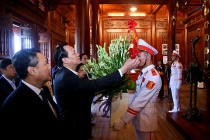 Đoàn Bộ Lao động – Thương binh và Xã hội dâng hương tưởng niệm Bác Hồ tại Khu lưu niệm Chủ tịch Hồ Chí Minh tỉnh Lào Cai