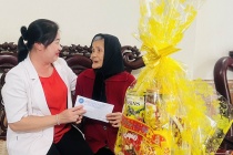 Lãnh đạo Trường cao đẳng Quảng Nam thăm và tặng quà Mẹ Việt Nam Anh hùng nhân dịp Tết Giáp Thìn