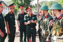 Tư lệnh Binh chủng Tăng thiết giáp kiểm tra huấn luyện tại Đồng Nai