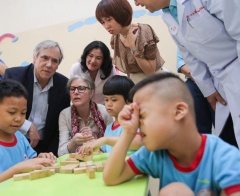 Deputy Minister Nguyen Thi Ha welcomed US Congressman to visit disabled children in HCMC