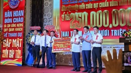 Hội đồng hương huyện Diễn Châu tại TPHCM trao tặng 250 triệu đồng hỗ an sinh xã hội cho quê nhà