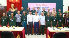 Thứ trưởng Nguyễn Bá Hoan tiếp đoàn đại biểu người có công tỉnh Kon Tum