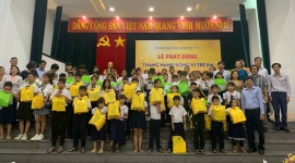 Gần 100 suất quà tặng cho trẻ em Phú Yên nhân lễ phát động Tháng Hành động vì trẻ em