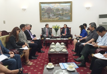 Minister Dao Ngoc Dung had a cordial meeting with Director of USAID