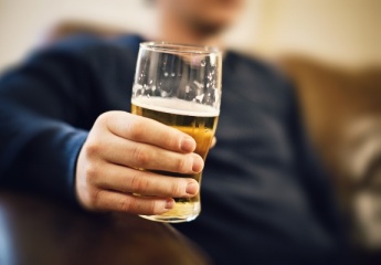 Người bị bệnh gút có nên uống rượu, bia không?
