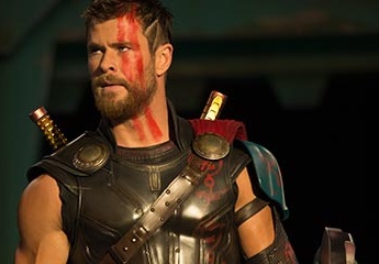 Thor: Ragnarok tung trailer đầu tiên gây sốc