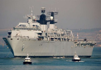 Tàu đổ bộ của Hải quân Anh áp sát quần đảo Hoàng Sa Chia sẻ
