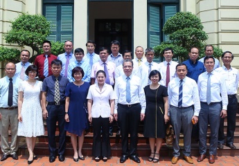 Deputy Minister Nguyen Thi Ha receives the newly appointed Vietnamese Ambassadors