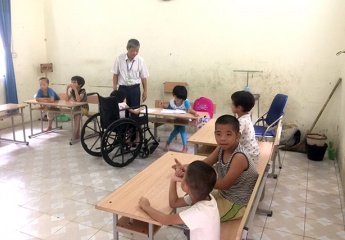 Người thầy đam mê việc dạy  văn hóa cho trẻ em khuyết tật