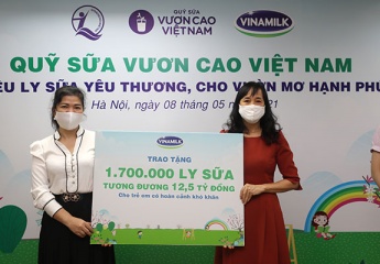 Vinamilk & Quỹ sữa vươn cao Việt Nam trao tặng 1,7 triệu hộp sữa cho trẻ em có hoàn cảnh khó khăn trong dịch Covid -19