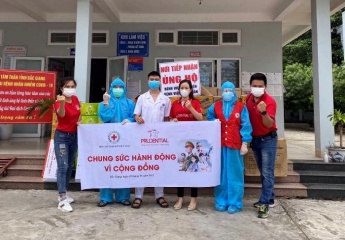 Prudential đóng góp 5 tỷ đồng vào Quỹ Vắc xin phòng Covid-19 và hỗ trợ hơn 2.300 bộ đồ bảo hộ cho tỉnh Bắc Giang