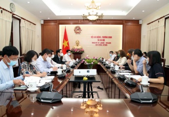 Minister Dao Ngoc Dung receives World Bank Director in Vietnam