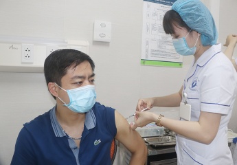 Cảnh báo: Sốt kéo dài sau tiêm vaccine có thể là triệu chứng nhiễm virus SARS-CoV