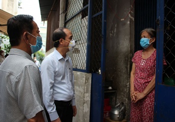 Deputy Minister Nguyen Van Hoi monitored the prevention and control of COVID-19 epidemic in HCM City