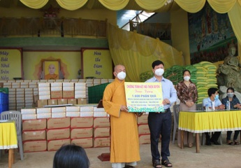 Đồng Nai: Tiếp nhận và trao tặng 1,6 ngàn phần quà cho người dân khó khăn do đại dịch