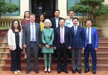 Deputy Minister Le Van Thanh receives Director of Better Work