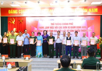Thủ tướng Phạm Minh Chính trao kết quả giám định AND cho thân nhân gia đình liệt sĩ