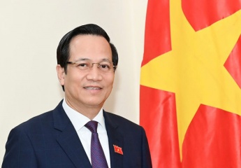 Minister Dao Ngoc Dung visits and works in Japan
