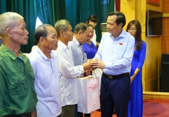 Minister Dao Ngoc Dung meets voters in Thanh Hoa province