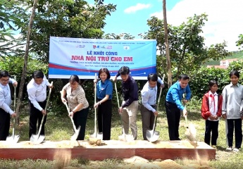 Tặng 16 công trình hỗ trợ học sinh dân tộc thiểu số ở Kon Tum, Gia Lai