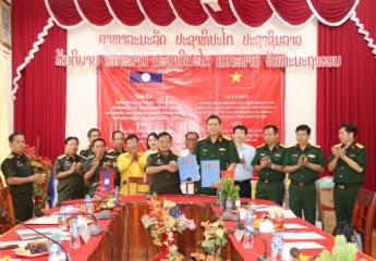 Đoàn công tác đặc biệt tỉnh Thừa Thiên Huế Hội đàm với tỉnh Se Kong, Lào