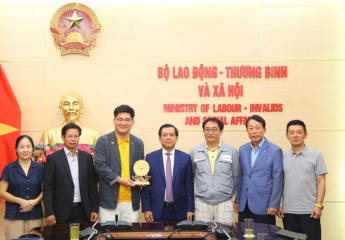 Deputy Minister Nguyen Ba Hoan receives Vice Chairman of the People’s Council, Senator of Gwangju City, ROK