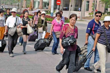 Du khách Trung Quốc nườm nượp đến Việt Nam