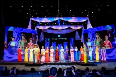 Tuần lễ Áo dài Việt Nam 2024 mãn nhãn với màn trình diễn áo dài của hơn 50 nhà thiết kế