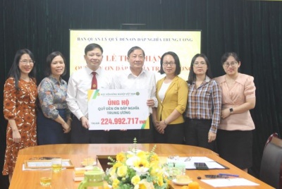 Học viện Nông nghiệp Việt Nam ủng hộ Quỹ Đền ơn đáp nghĩa gần 225 triệu đồng