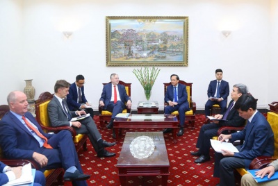 Minister Dao Ngoc Dung received the Chairman of the International Trade Committee of the European Parliament