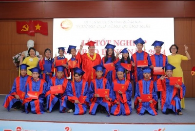 Trường Cao đẳng Quảng Nam trao 426 bằng tốt nghiệp cho sinh viên cao đẳng và trung cấp 