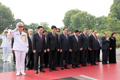 Lãnh đạo Đảng, Nhà nước và Bộ LBTBXH dâng hương tưởng niệm các Anh hùng liệt sĩ và vào Lăng viếng Chủ tịch Hồ Chí Minh