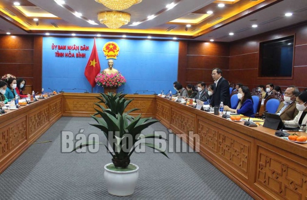 Thứ trưởng Bộ Lao động - Thương binh và Xã hội Nguyễn Thị Hà làm việc với UBND tỉnh Hòa Bình
